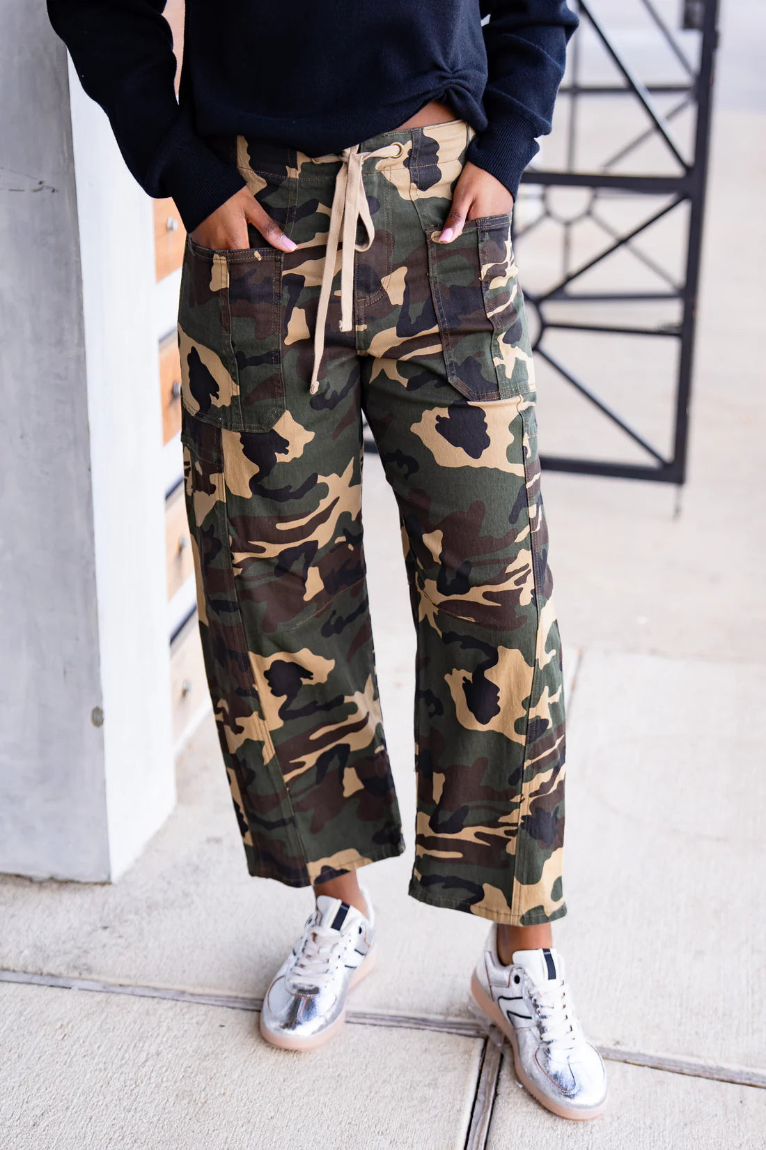 Mid Rise Fit Barrel Slung Pants - Camo
