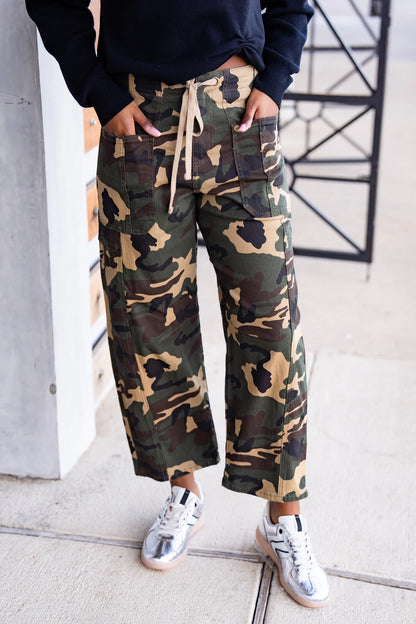 Mid Rise Fit Barrel Slung Pants - Camo